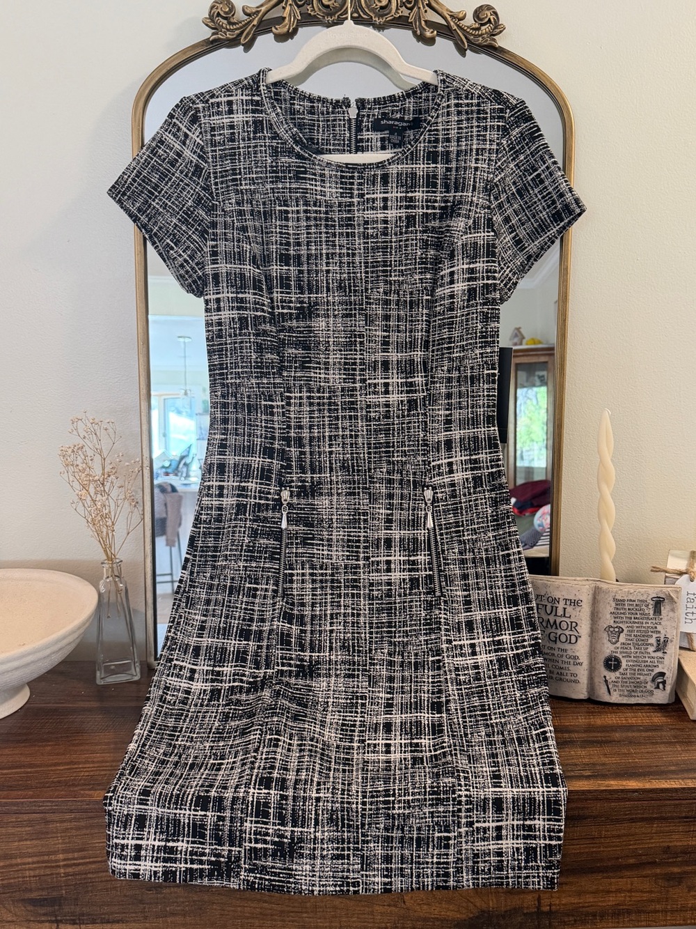 Sharagano Black & White Textured Short-Sleeve Sheath Dress